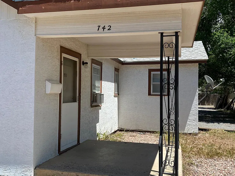 742 Belmont Ave — Photo 2
