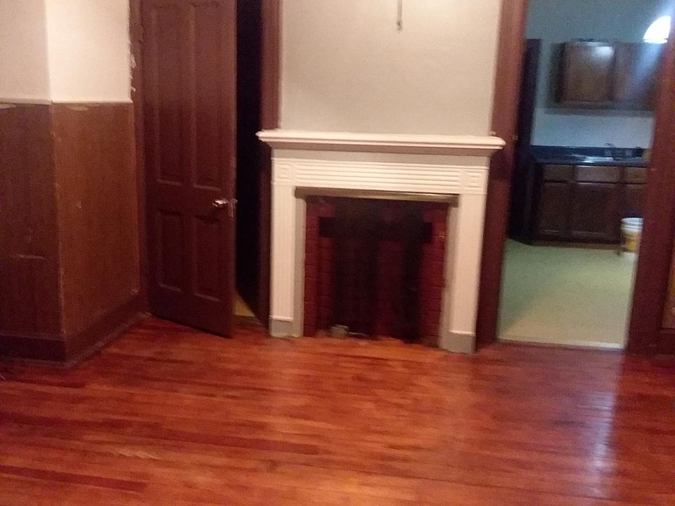2nd image of 1211 Superior St