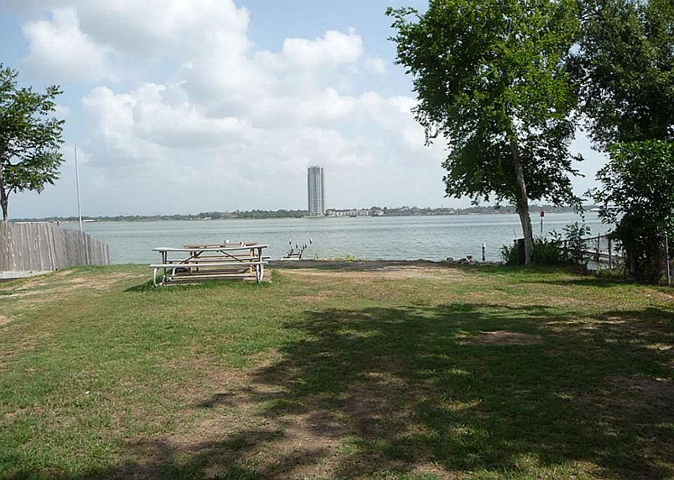 Park on same street, notice the high rise Endeavor in the back ground. Water is Clear Lake.