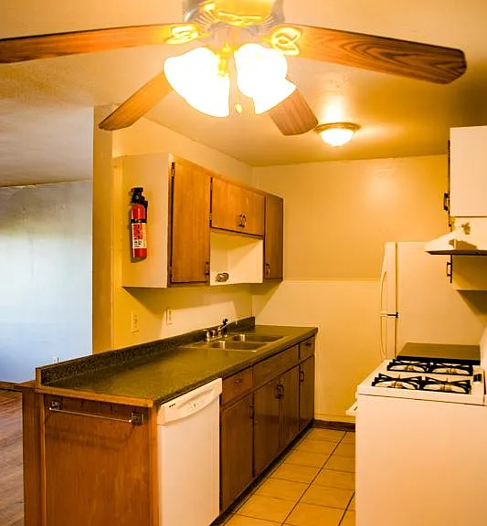 801 University Ave SE #1 — Photo 3