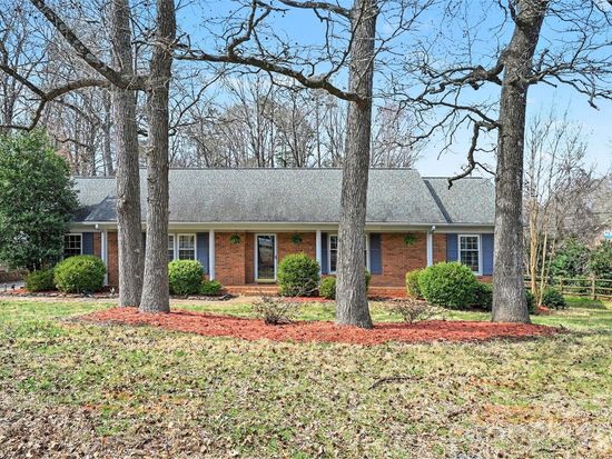 100 Dovershire Rd, Charlotte, NC 28270