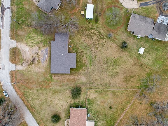 5th image of 407 S Crockett St