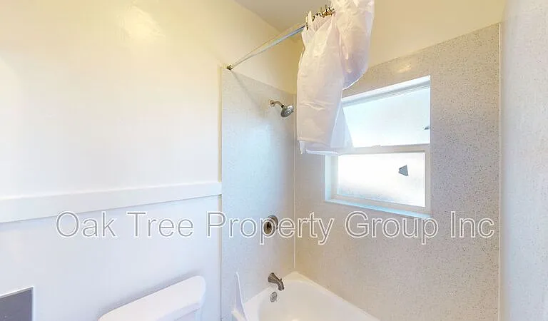 535 41st St #17 — Photo 9