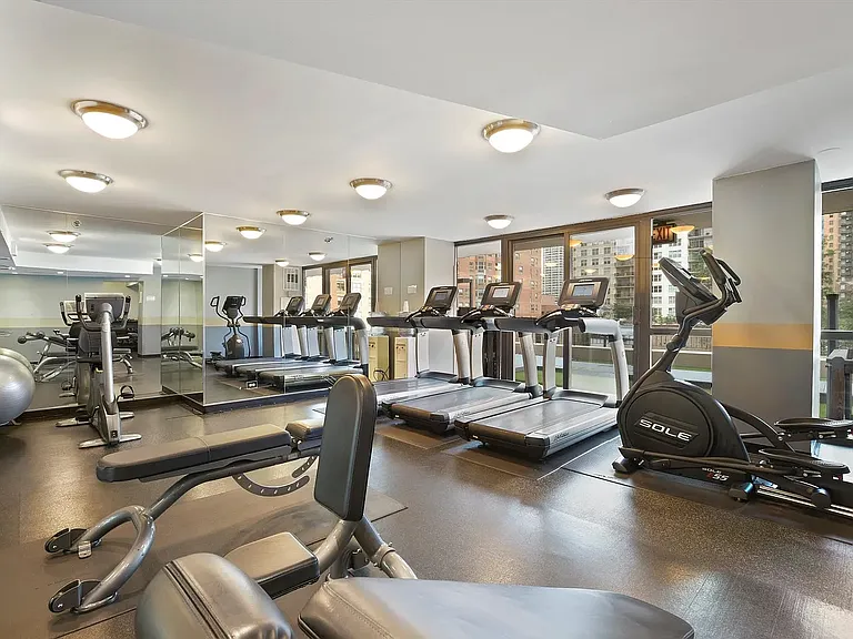 33 W Delaware Pl #11B — Photo 13