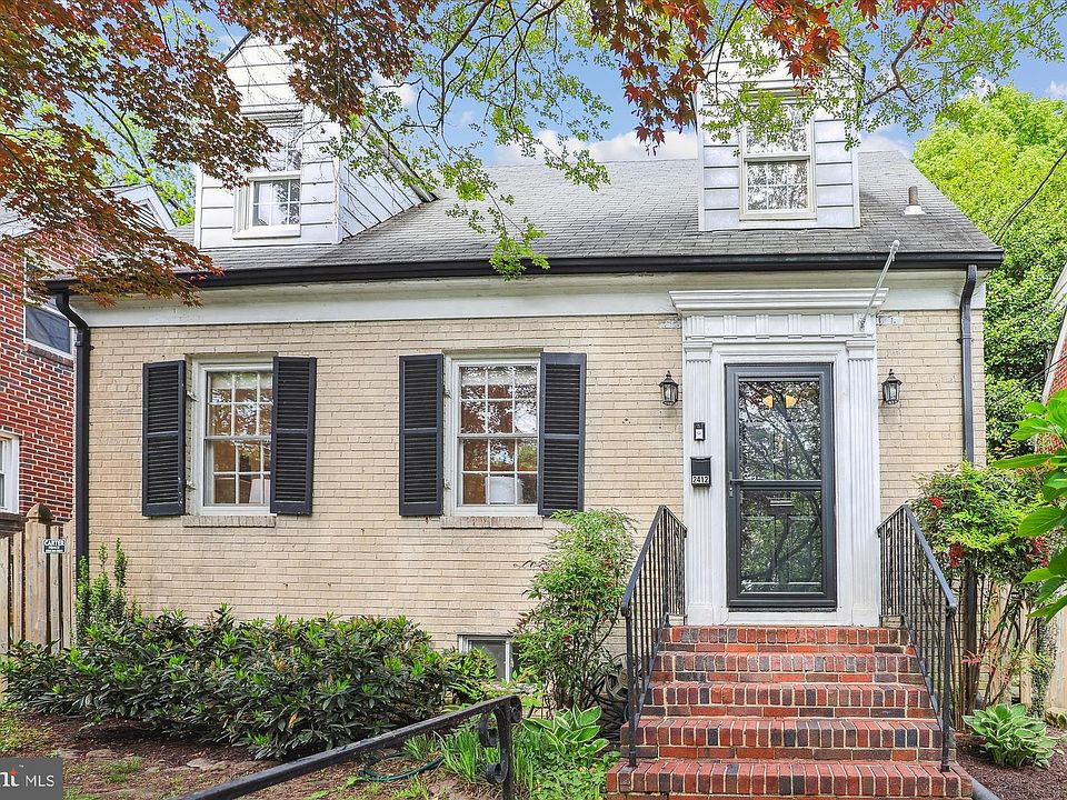 1st image of 2412 Sanford St