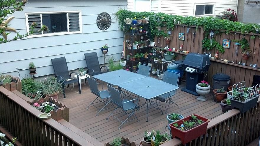 Large, sunny deck in back w/ gas grill.
