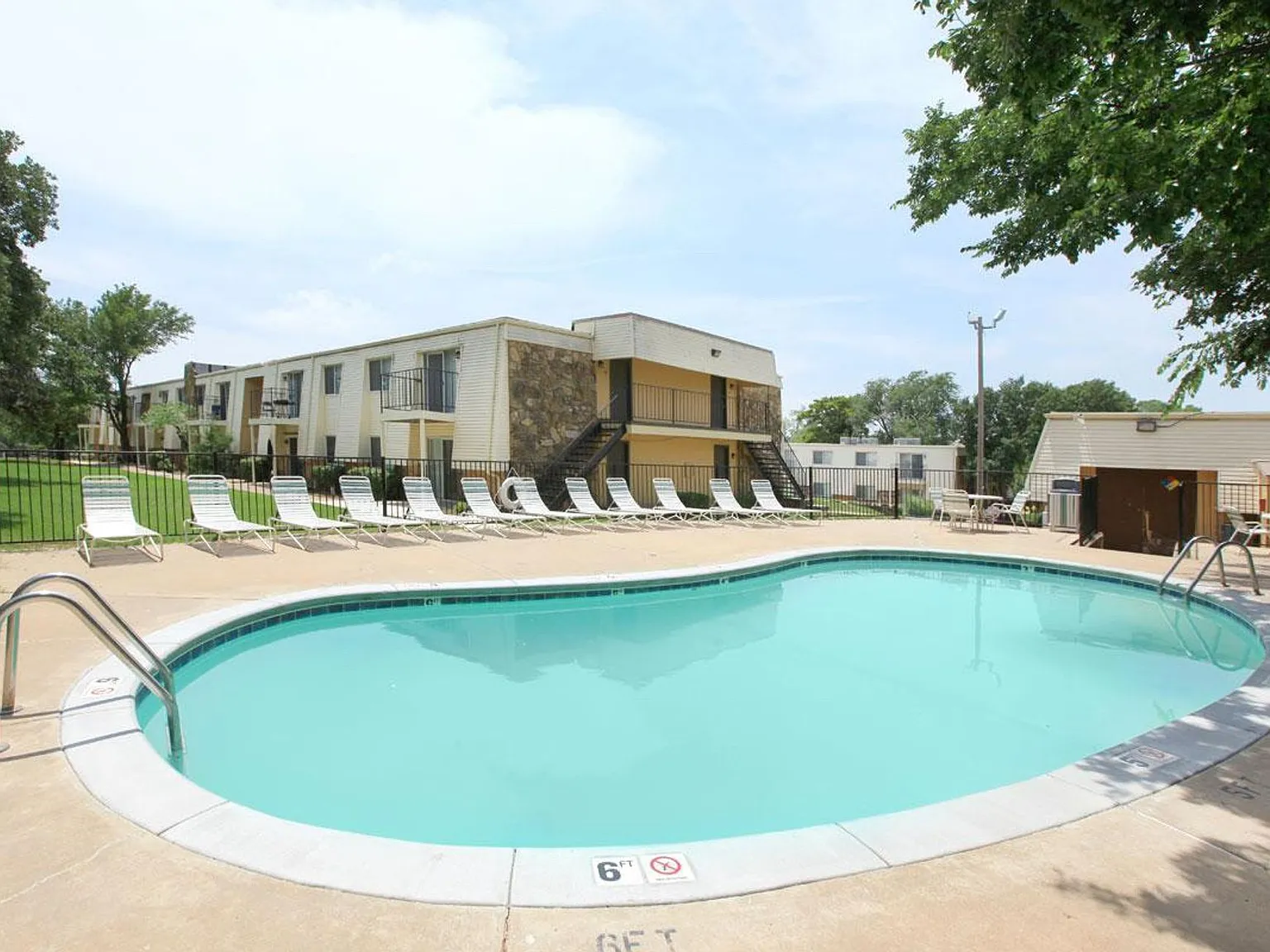 Woodside Village Apartments — Photo 3