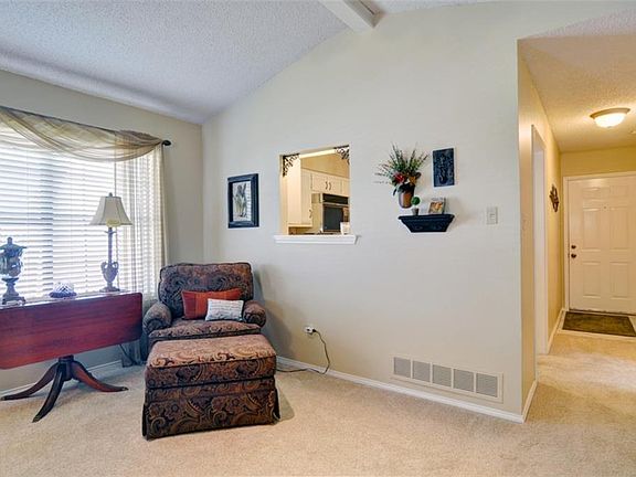 3rd image of 1710 Mimosa Ln