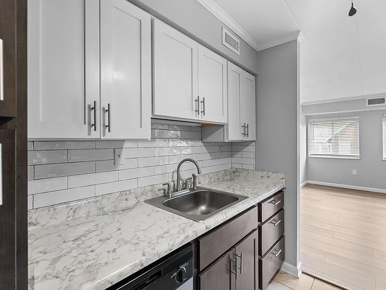 1005 Woodrow Ave #3F — Photo 6