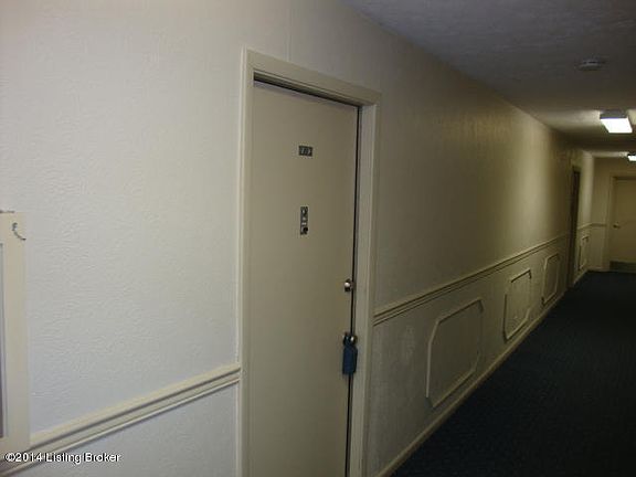 3rd image of 1935 Gardiner Ln APT A1