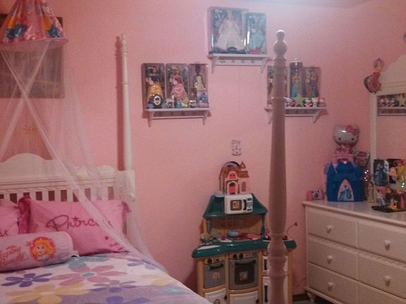 3rd image of 814 Ericka Cir