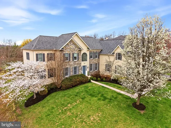 9 Goldfinch Cir, Phoenixville, PA 19460