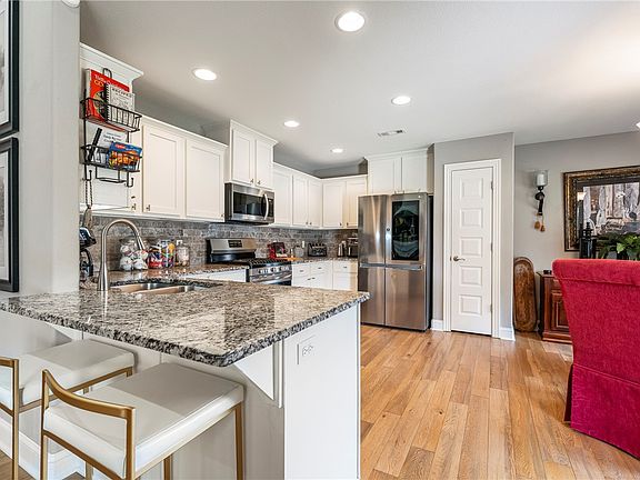 4th image of 601 Bellmara Cir