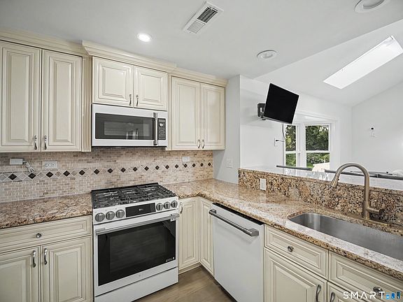 5th image of 73 Weeping Willow Lane
