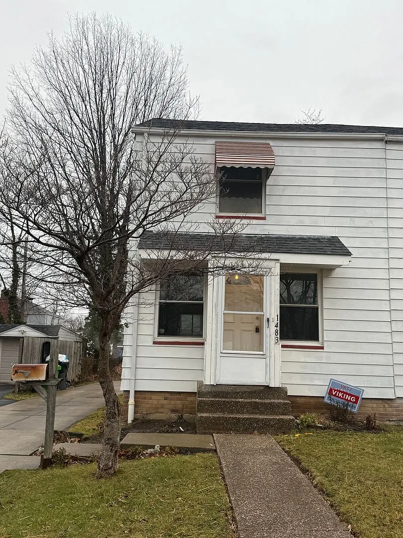 1483 E 250th St photo 1