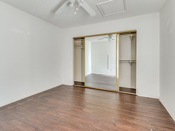 4th image of 1410 Meadowood Village Dr