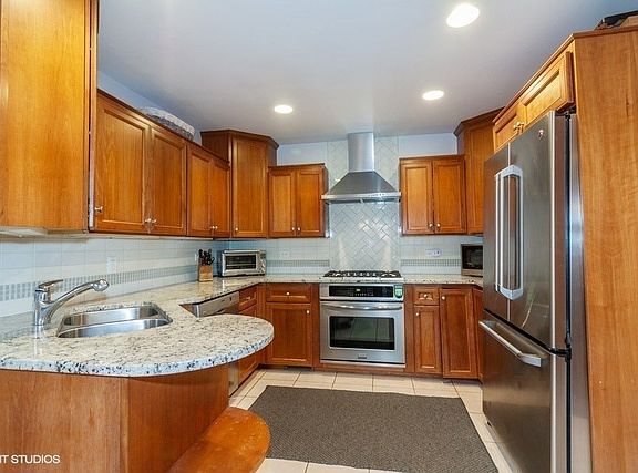3rd image of 125 N Prospect Ave