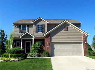 473 Princeton Dr, South Lyon, MI 48178