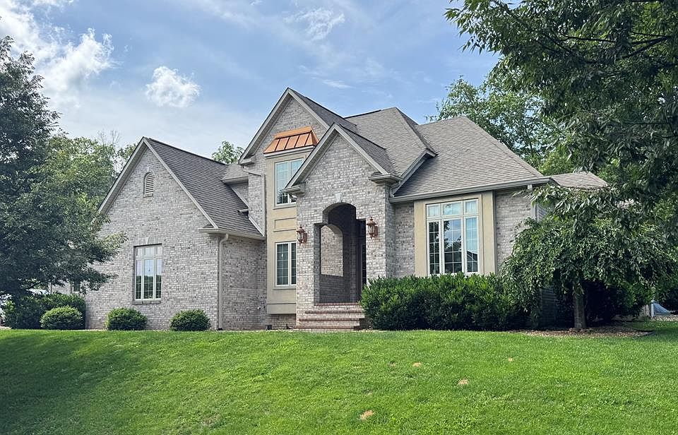 1st image of 10 Jackson Cir