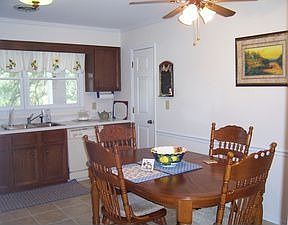 4th image of 404 Knollwood Vlg