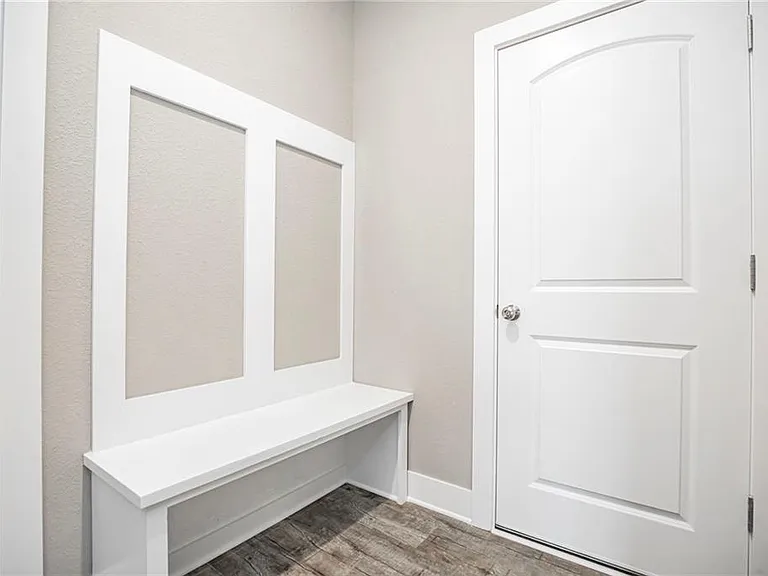 1048 Parker Ln — Photo 21