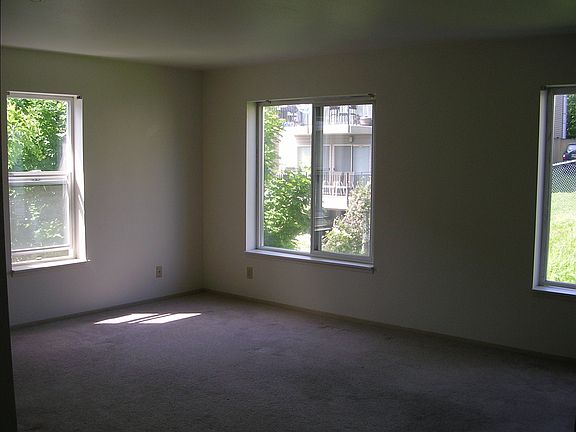 5th image of 117 20th Ave E APT 104