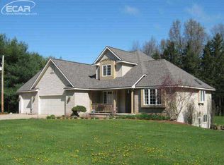 1195 Rose Center Rd, Fenton, MI 48430