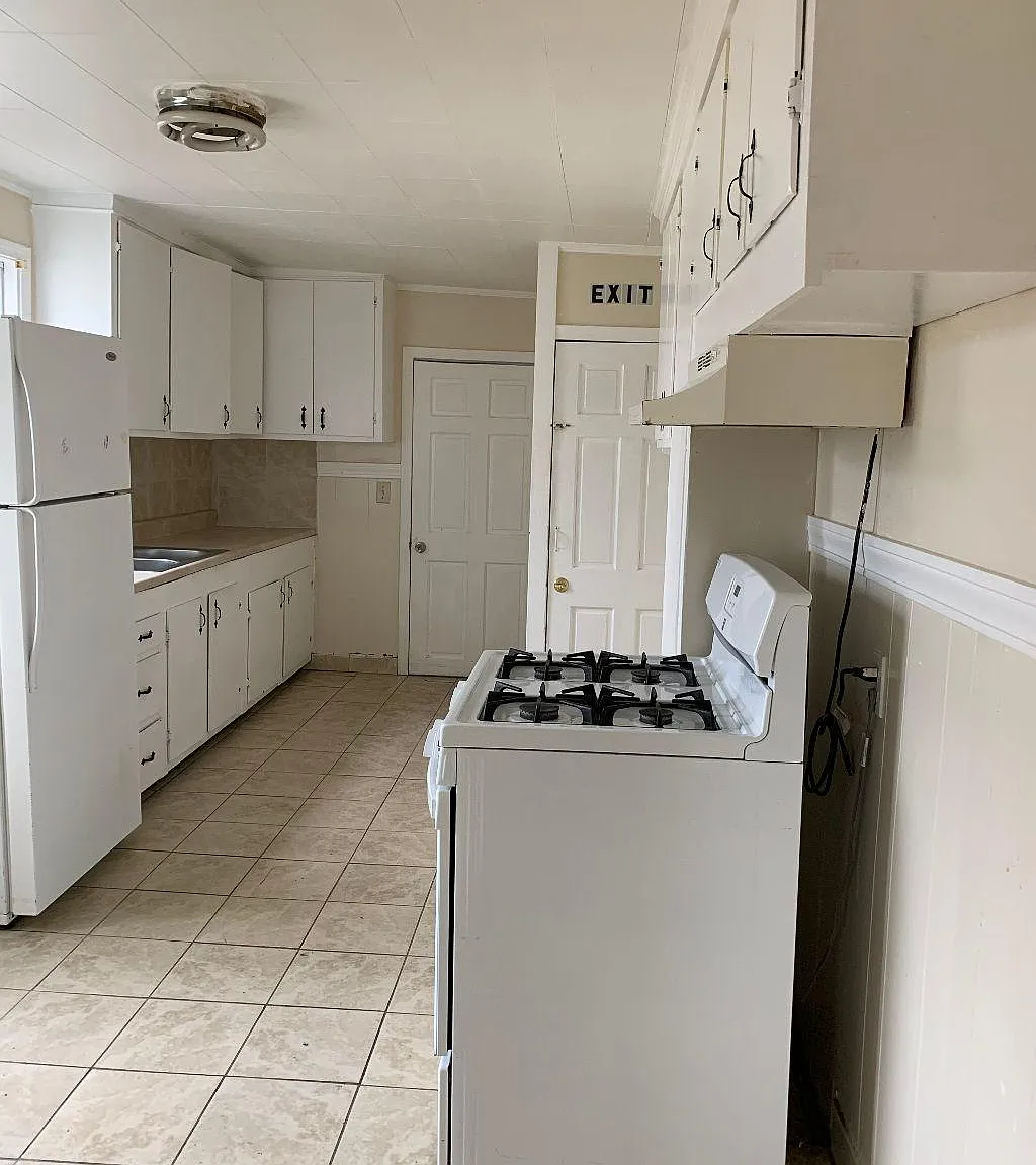 30 Iowa St — Photo 1