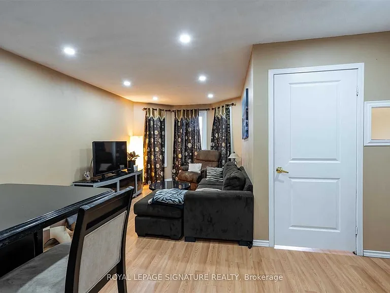 52 Buchanan Cres — Photo 7