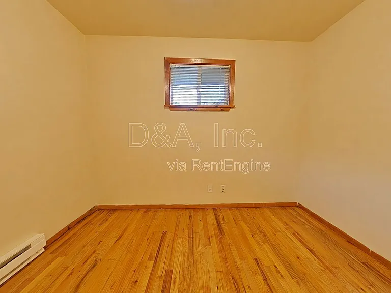 2526 NW Tyler Ave — Photo 8