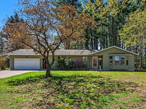 5976 Lake St, Fennville, MI 49408