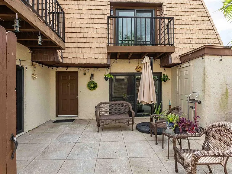 15307 W Pond Woods Dr #301 — Photo 6