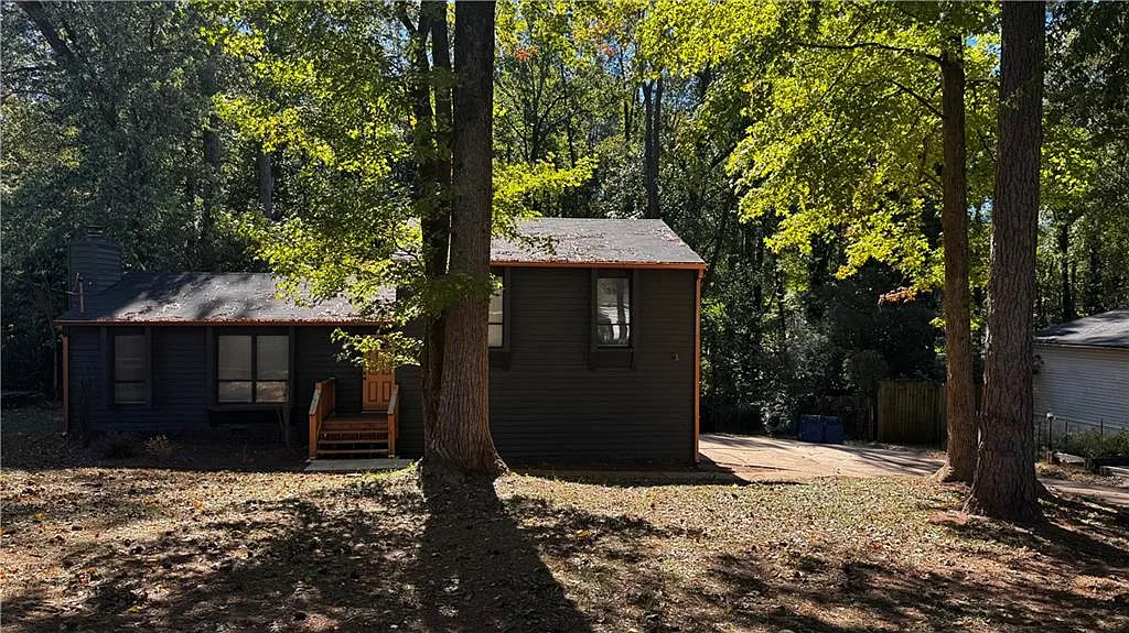 3 bed, 2.0 bath, 1425 sqft, $2,300 — Photo 1