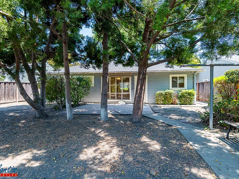 684 Malarin Ave — Photo 11
