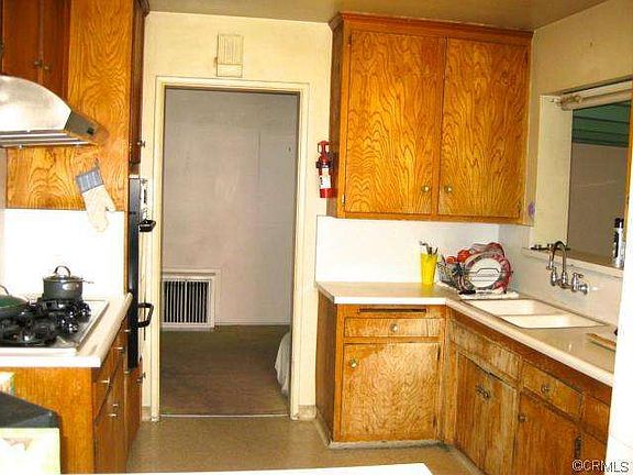 3rd image of 4748 Radnor Ave