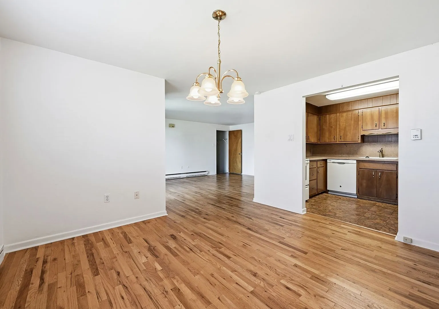 1222-1226 East Livingston Street — Photo 4
