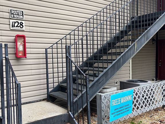 3rd image of 1128 Southwood Dr