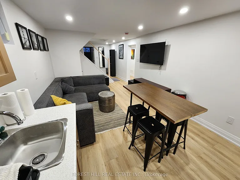 118 Charlotte St — Photo 4