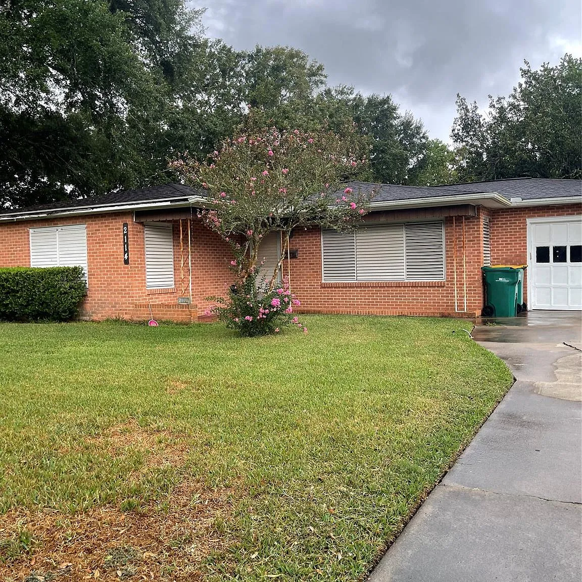 3 bed, 1.0 bath, 1302 sqft, $1,500 — Photo 1