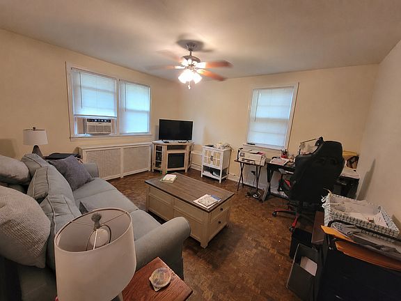 5th image of 33 N Maple Ave Floor 1