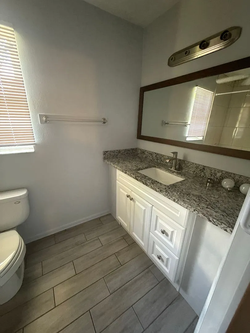 ** 1 Bed\1 Bath Home In Fort Myers In The River District Available For A Long-Term Tenant -- Larg... — Photo 2