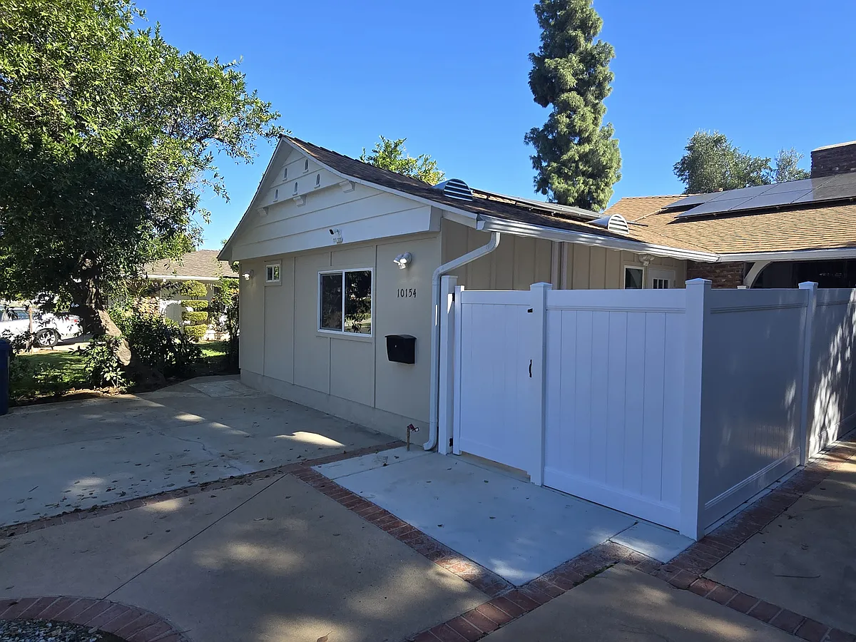 Building Photo - 10154 Lemona Ave