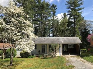 429 Princess Ann Dr, Hendersonville, NC 28739