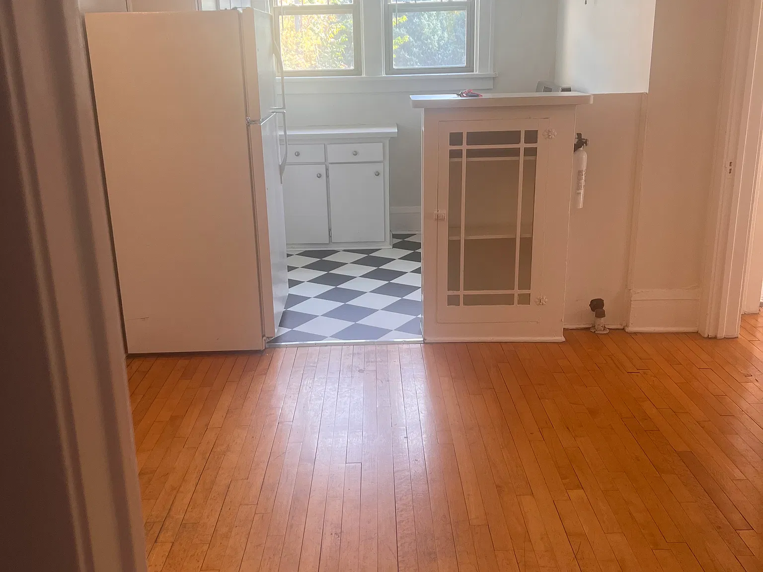 2 bed, 900 sqft, $1,500 — Photo 3