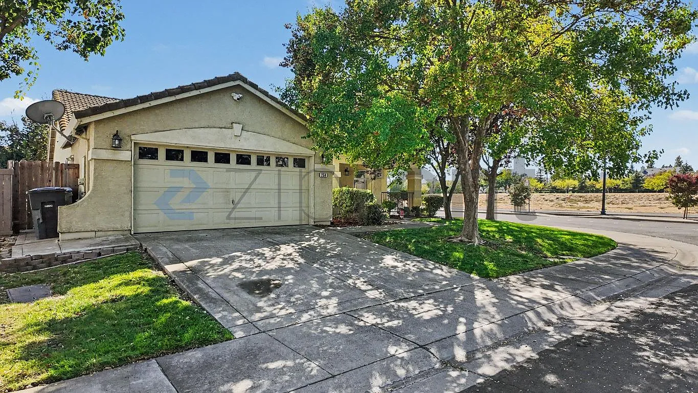 3 bed, 1892 sqft, $2,914 — Photo 3