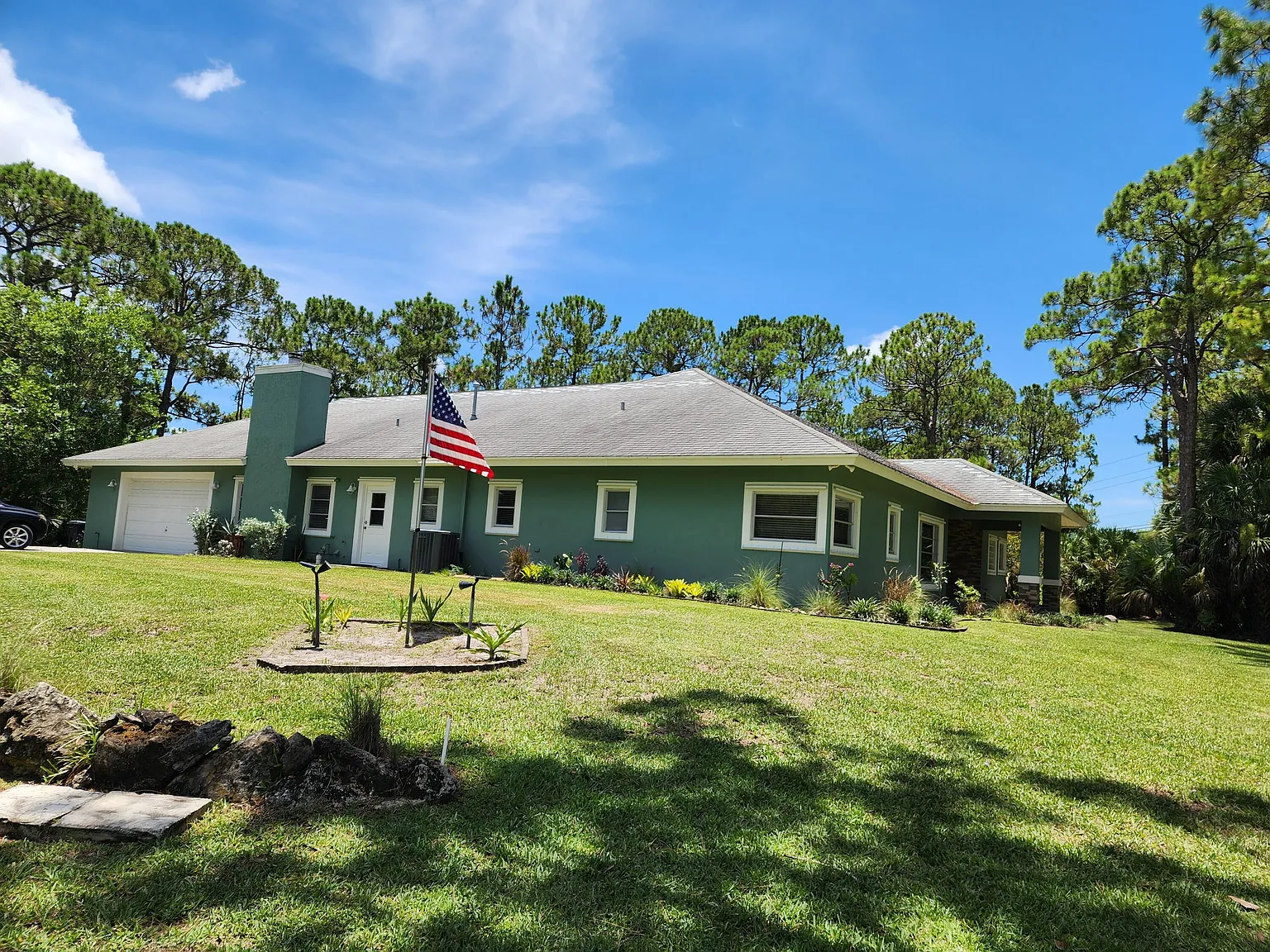 3 bed, 2.0 bath, 2653 sqft, $3,800 — Photo 2