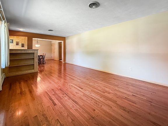 5th image of 311 E Franklin St
