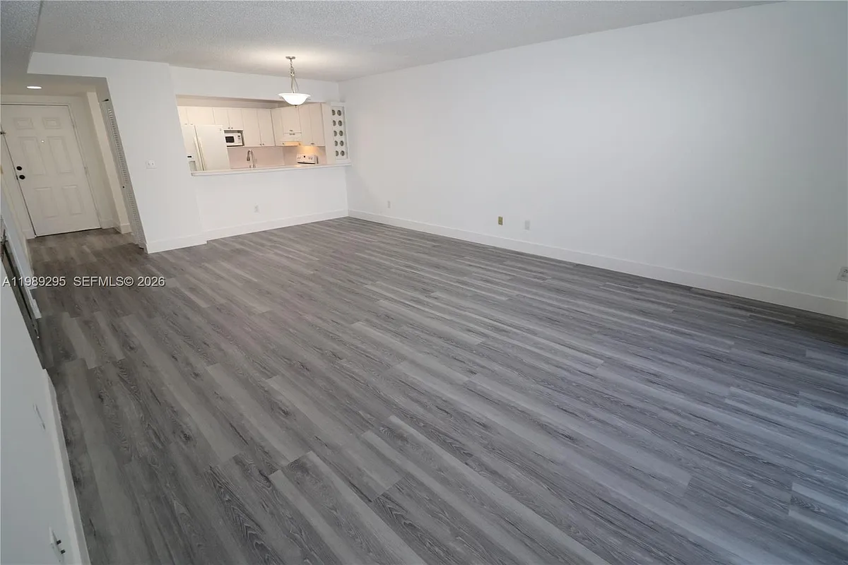 Building Photo - 16531 NE 35th Ave #1