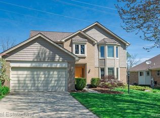 185 Windrift Ln, Rochester Hills, MI 48307