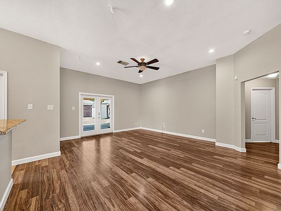 5th image of 412 Sugar Mill Dr